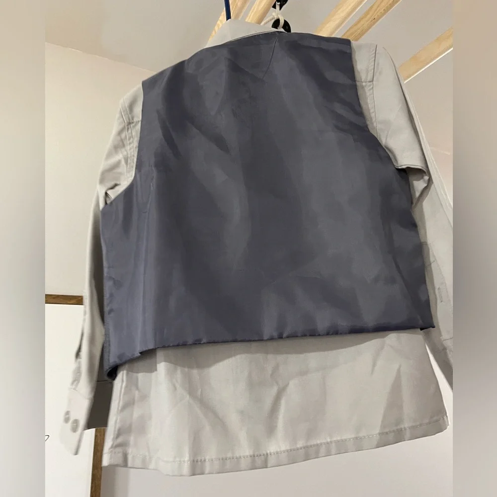 Children’s boys 3 piece suit gray pin stripe size 4T - Picture 5 of 8